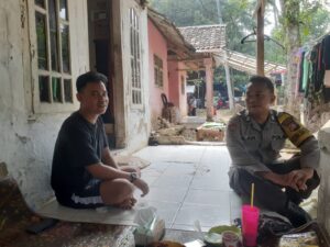 Bhabinkamtibmas Polsek Saketi Brigpol Gilar P Himbau Warga Desa Kadudampit Terkait Maraknya Pencurian 1 IMG 20240814 WA0125