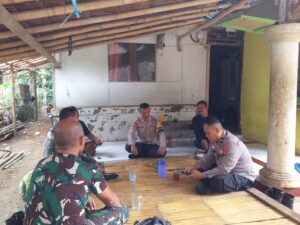 Bhabinkamtibmas Polsek Saketi Bripka Kholidin Bersama Babinsa Koramil Saketi Laksanakan Sambang Dialogis ke Tokoh Masyarakat Desa Majau 1 IMG 20240814 WA0147 2