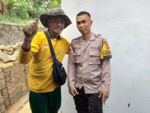 Bripka Kholidin Bhabinkamtibmas Polsek Saketi Laksanakan Sambang dan Silaturahmi kepada Tokoh Masyarakat Desa Sodong 1 IMG 20240814 WA0149 1