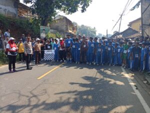 Kapolsek Saketi Iptu Agus Salim, S.E., M.M. Bersama Anggota Laksanakan Pengamanan Lomba Maraton Tingkat Kecamatan Saketi 1 IMG 20240814 WA0165