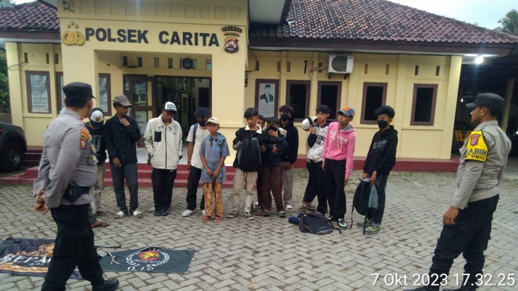 Polsek Carita Amankan Anak-anak di Bawah Umur yang Mencoba Menghentikan Truk Tronton 10 WhatsApp Image 2023 10 07 at 18.22.53