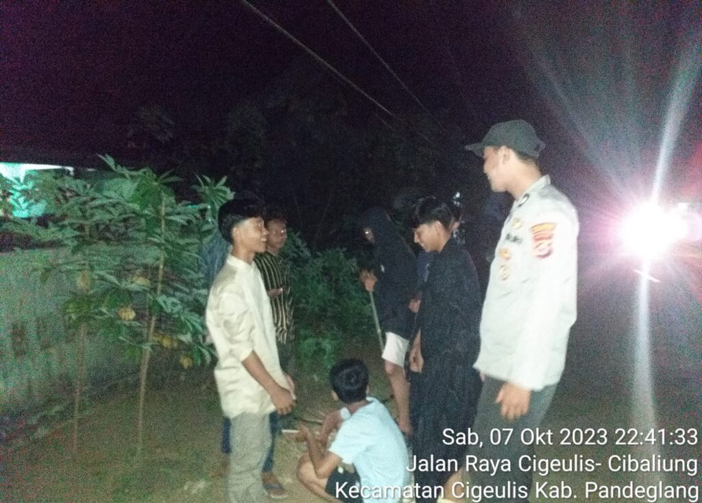 Polsek Cigeulis Terus Lakukan Patroli dan Sambangi Warga Demi Kamtibmas yang Aman dan Kondusif 3 WhatsApp Image 2023 10 08 at 08.43.09
