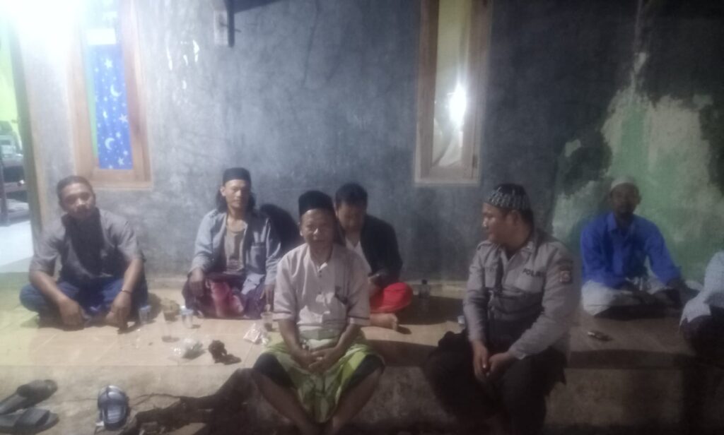 Polsek Labuan Lakukan Patroli Malam untuk Jaga Kamtibmas dan Keamanan Masyarakat 4 WhatsApp Image 2023 10 08 at 08.51.58