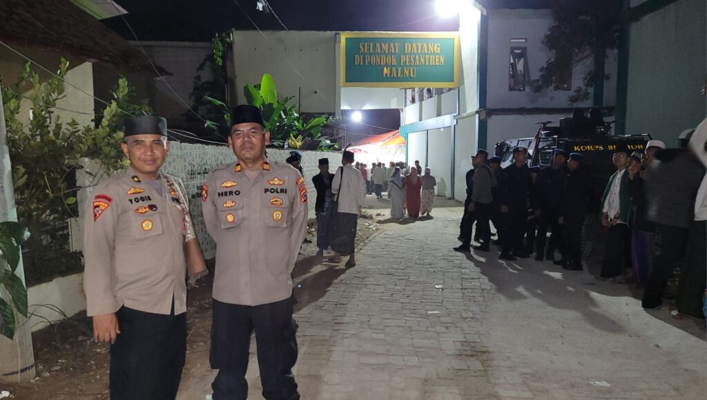 Polsek Menes dan Brimob Polda Banten Amankan Perayaan Maulid Nabi Muhammad SAW di Ponpes Malnu 8 WhatsApp Image 2023 10 08 at 09.05.49