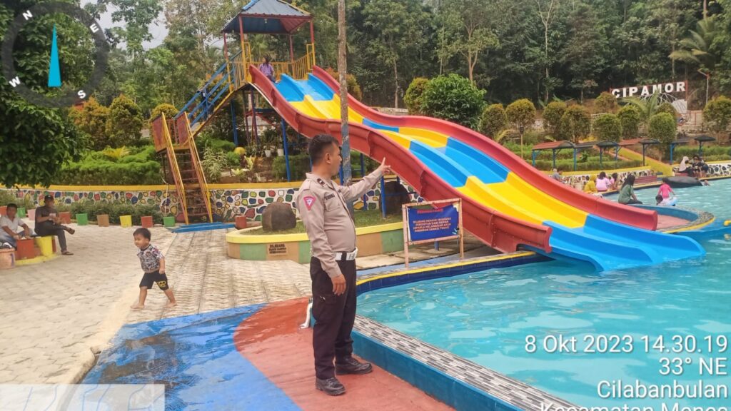 Polsek Menes Sambangi Pengunjung Wisata Kolam Renang Berkah Kenanga 10 WhatsApp Image 2023 10 08 at 14.49.13