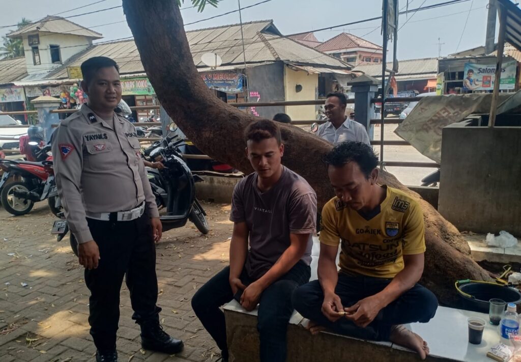 Polsek Menes Polres Pandeglang Lakukan Sambang Patroli Dialogis di Pasar Tradisional Menes 9 WhatsApp Image 2023 10 08 at 15.06.39