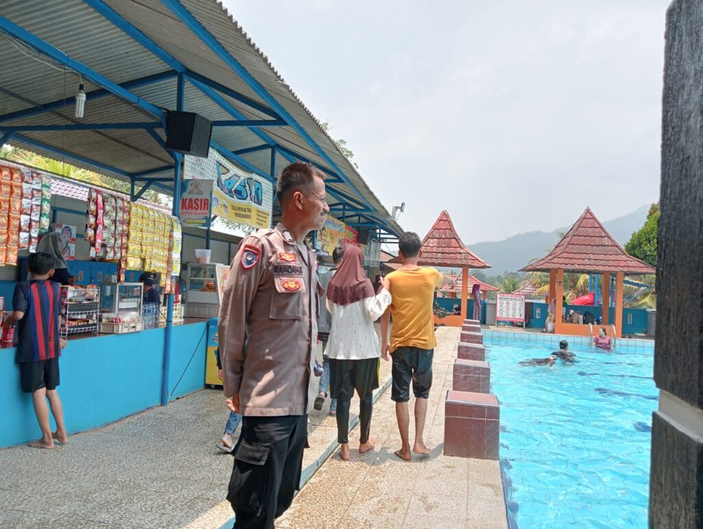 Polsek Mandalawangi: Patroli dan Sambang di DM Waterpark untuk Jaga Keamanan dan Kondusifitas 2 WhatsApp Image 2023 10 08 at 15.35.40