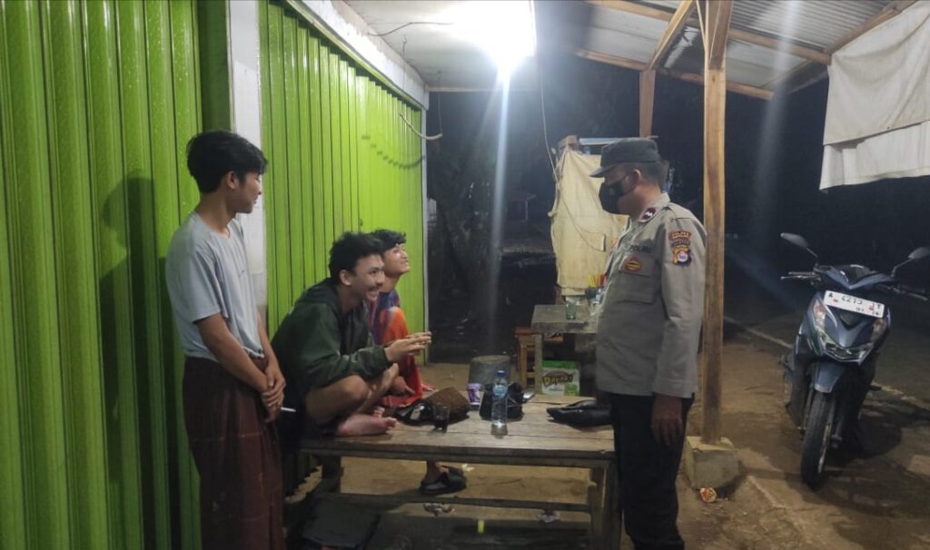 Polsek Bojong Gelar Patroli Malam untuk Mewujudkan Kamtibmas yang Aman dan Nyaman 4 WhatsApp Image 2023 10 15 at 09.16.11