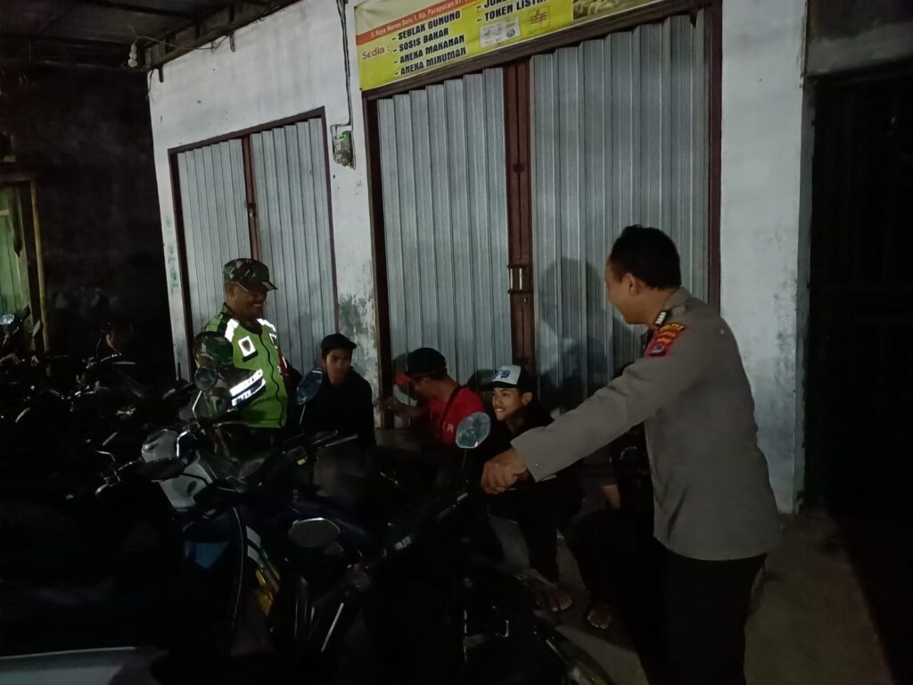 Polsek Pulosari Giatkan Patroli C3 untuk Menciptakan Lingkungan yang Aman 9 WhatsApp Image 2023 10 15 at 09.41.34