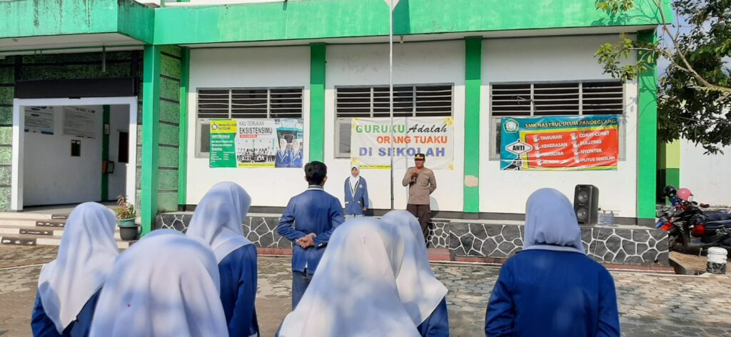 Kapolsek Pandeglang Pimpin Upacara di SMK NASYRUL ULUM Berikan Motivasi Siswa untuk Disiplin dan Berprestasi 8 WhatsApp Image 2023 10 16 at 10.43.39