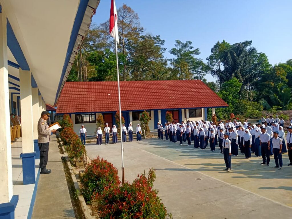 Polsek Cadasari Gelar Upacara Bendera dan Berikan Arahan Kepada Siswa SMPN 3 Karangtanjung 6 WhatsApp Image 2023 10 30 at 10.03.59