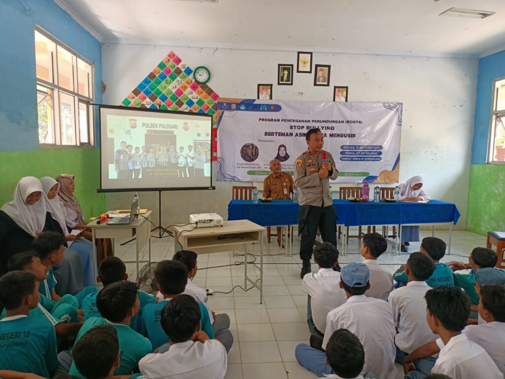 Polsek Pulosari Sosialisasi Pencegahan Perundungan di SMKN 10 Pandeglang 4 WhatsApp Image 2023 10 31 at 19.28.39