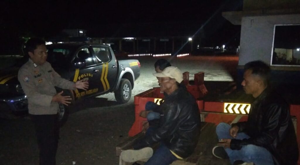 Patroli Malam Polsek Pagelaran untuk Ciptakan Kamtibmas yang Aman 1 WhatsApp Image 2023 11 03 at 21.02.15