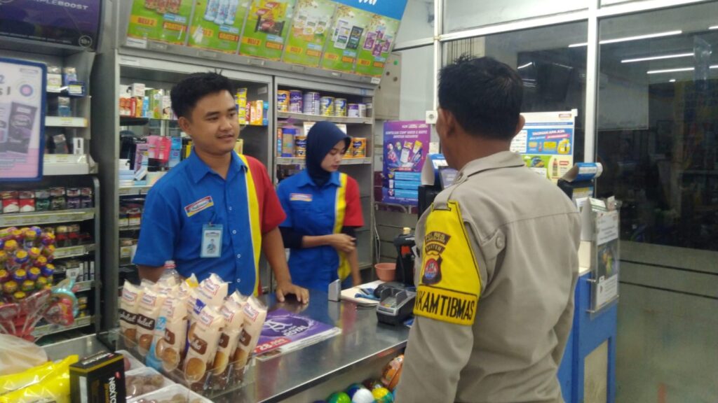 Patroli Antisipasi Gangguan Kamtibmas oleh Anggota Polsek Carita Polres Pandeglang 4 WhatsApp Image 2023 11 14 at 06.04.28