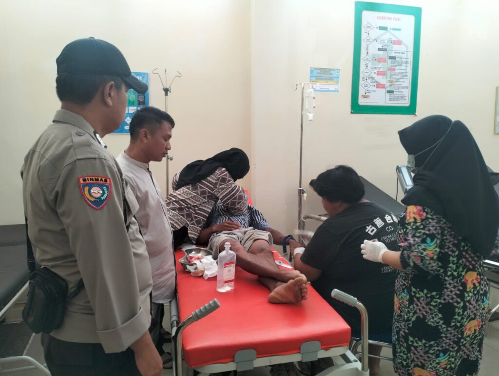 Polsek Sumur Polres Pandeglang Memberikan Pertolongan kepada Korban Serangan Buaya 9 IMG 20240425 WA0005