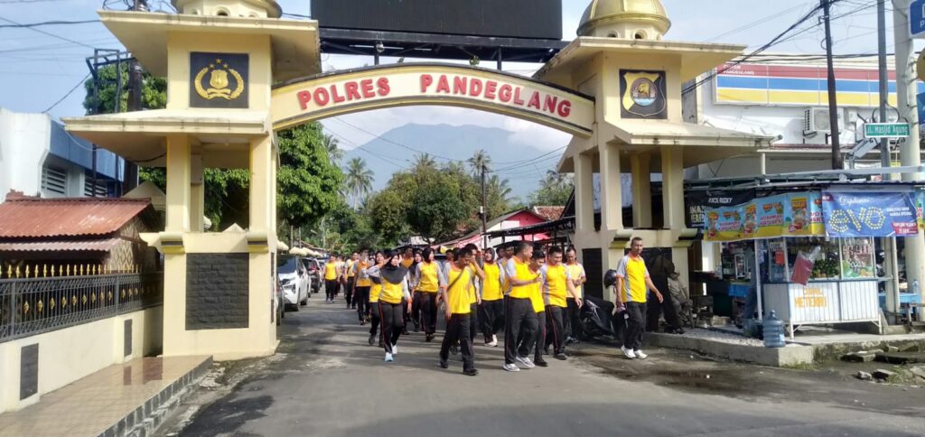 Polres Pandeglang: Semangat Olahraga, Semangat Pelayanan Prima 10 WhatsApp Image 2024 04 19 at 09.10.57