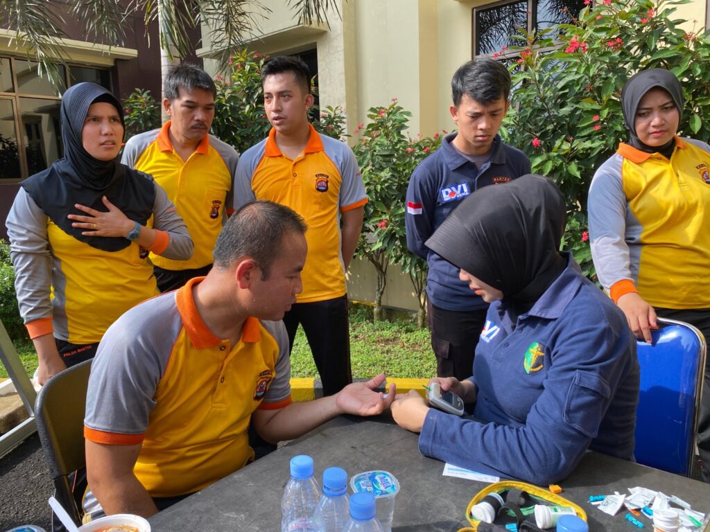 Sidokkes Polres Pandeglang Sediakan Pemeriksaan Kesehatan Gratis untuk Personel Polres 8 WhatsApp Image 2024 04 19 at 09.20.51