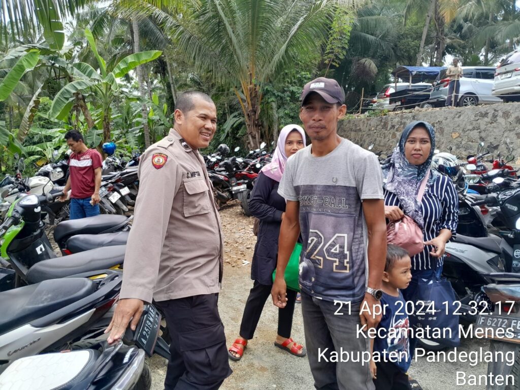 Polsek Menes Polres Pandeglang Tingkatkan Patroli Rutin untuk Cegah Tindak Kejahatan 4 WhatsApp Image 2024 04 21 at 15.57.29
