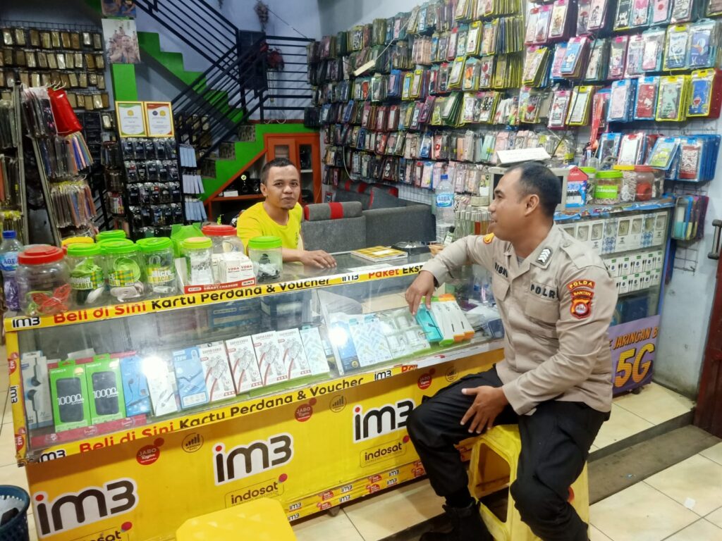 Polsek Cadasari Polres Pandeglang: Intensifikasi Patroli Malam untuk Menjaga Keamanan dan Ketertiban Masyarakat 1 WhatsApp Image 2024 04 25 at 19.51.56