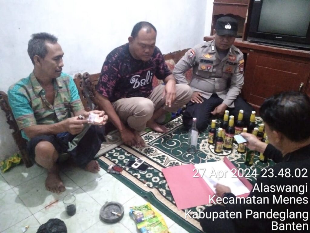 Polsek Menes Lakukan Operasi Penyakit Masyarakat (Pekat) untuk Tekan Angka Kriminalitas 1 WhatsApp Image 2024 04 28 at 17.48.37