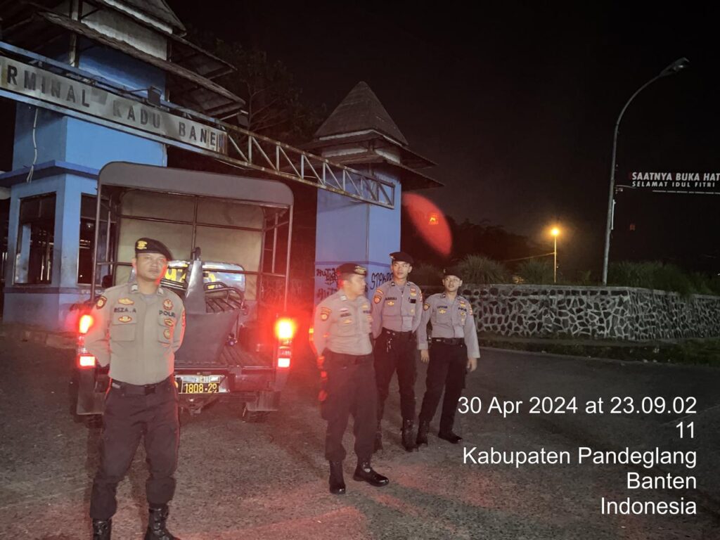Blue Light Patrol Sat Samapta Polres Pandeglang: Cegah Tindakan Kriminal di Obyek Vital dan Lokasi Wisata 7 WhatsApp Image 2024 05 01 at 01.57.08
