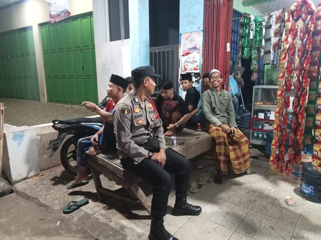 Polsek Cikeusik Intensifkan Patroli Malam untuk Ciptakan Kamtibmas yang Aman 9 WhatsApp Image 2024 05 01 at 02.22.41
