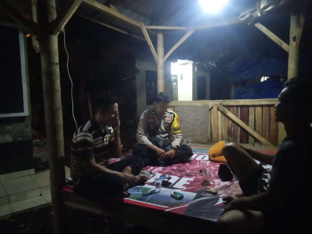 Polsek Patia Keliling Desa Laksanakan Patroli Malam 8 WhatsApp Image 2024 06 07 at 05.55.59