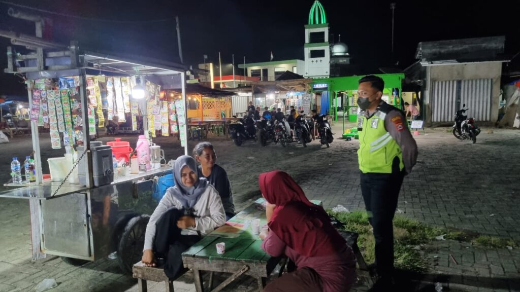 Polsek Labuan Polres Pandeglang Edukasi Masyarakat Terkait Peraturan Lalu Lintas untuk Meningkatkan Kesadaran Berlalu Lintas 3 WhatsApp Image 2024 06 10 at 03.14.51
