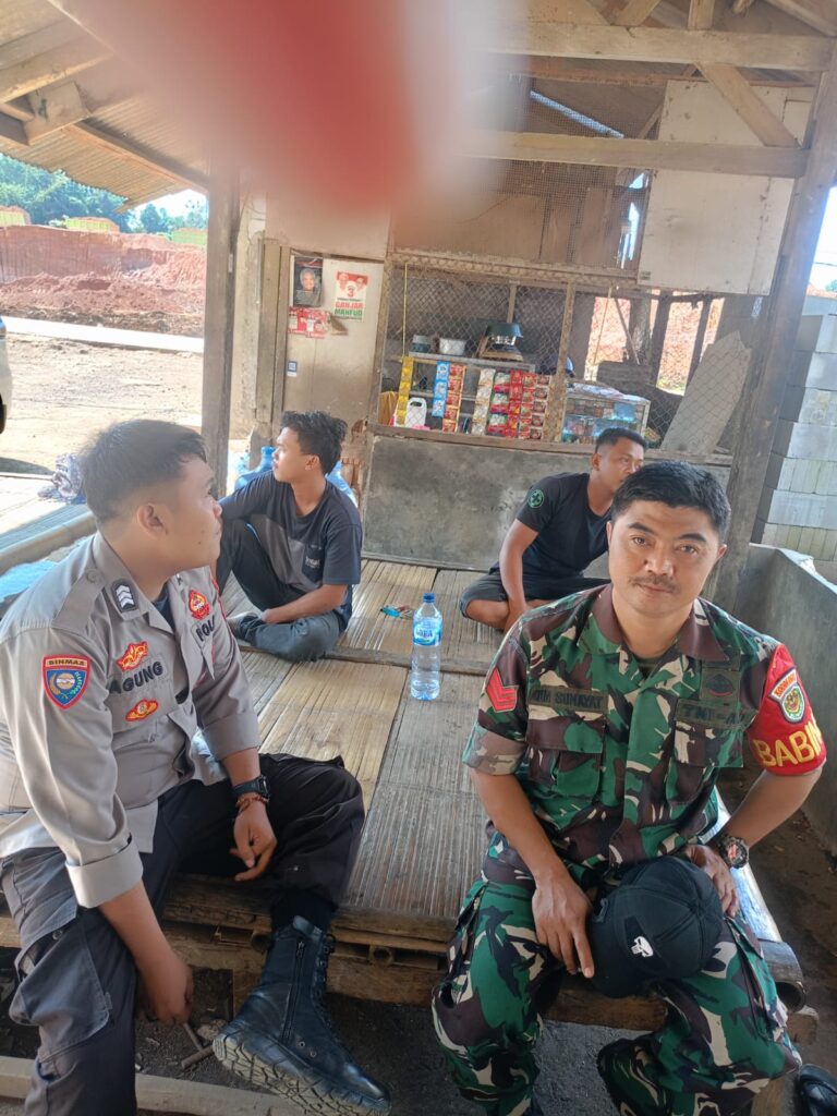 Polsek Bojong Polres Pandeglang Berkolaborasi dengan Koramil Bojong untuk Menciptakan Situasi Kamtibmas yang Kondusif 8 WhatsApp Image 2024 06 10 at 14.17.46