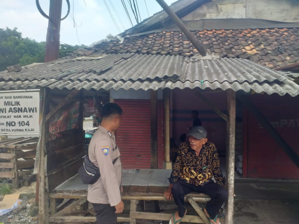 Pak Bhabin Polsek Menes Silaturahmi Warga Binaan, Ini Pesan Yang Disampaikan 4 WhatsApp Image 2024 06 10 at 19.01.43