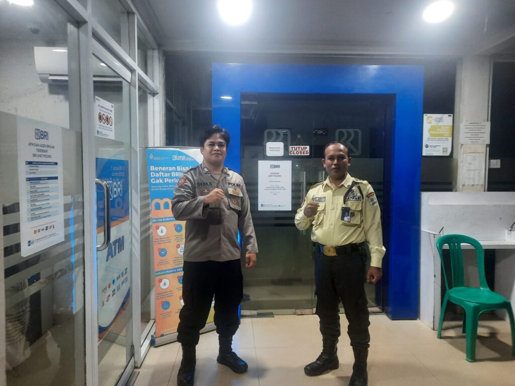 Cegah Kejahatan Perbankkan saat Patroli KRYD Malam Polsek Picung kontrol BANK BRI Dan ATM 2 WhatsApp Image 2024 06 11 at 01.50.57