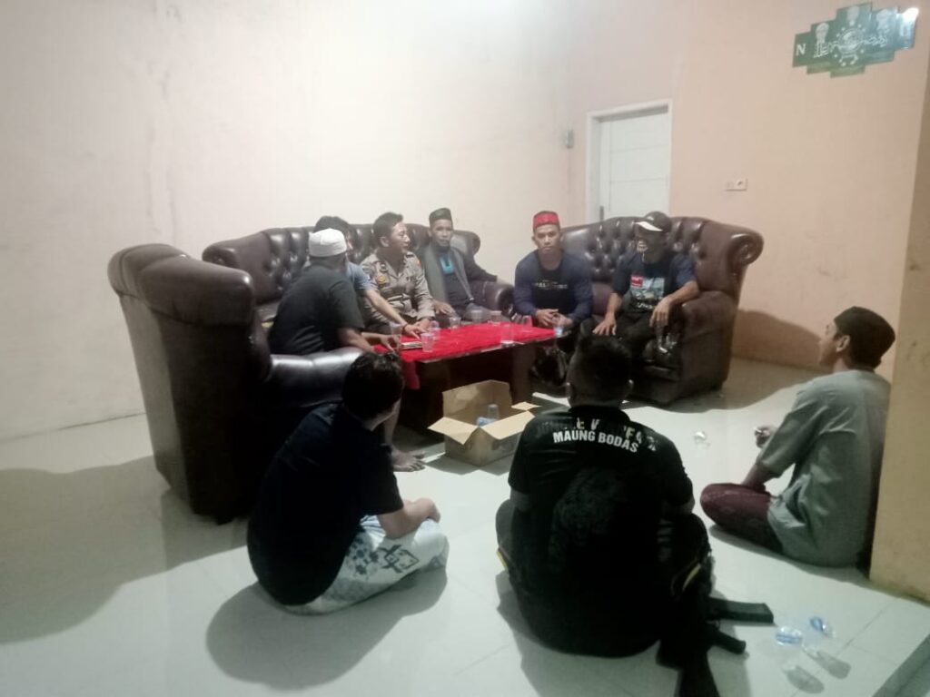 Polsek Saketi Lakukan Sambang dan Penyuluhan Kamtibmas di Desa Medalsari 1 WhatsApp Image 2024 06 11 at 21.22.12