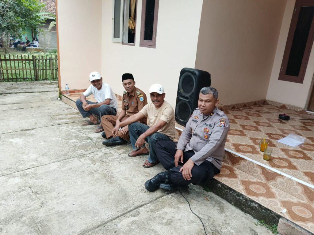 Ciptakan Kondusifitas Kapolsek Pagelaran Menggelar Kegiatan Sambang di Desa Pagelaran 2 WhatsApp Image 2024 06 11 at 22.10.52 1