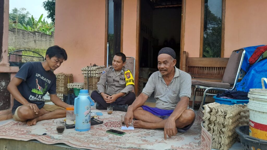 Kunjungan Silaturahmi Kapolsek Pagelaran ke Kp. Kapinango, Desa Kertasana 4 WhatsApp Image 2024 06 11 at 22.17.22