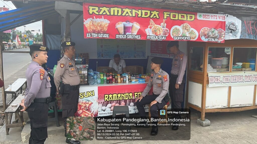 Sat Samapta Polres Pandeglang Sambangi Warung Kaki Lima dan Berikan Pesan Kamtibmas 5 WhatsApp Image 2024 06 13 at 18.28.43