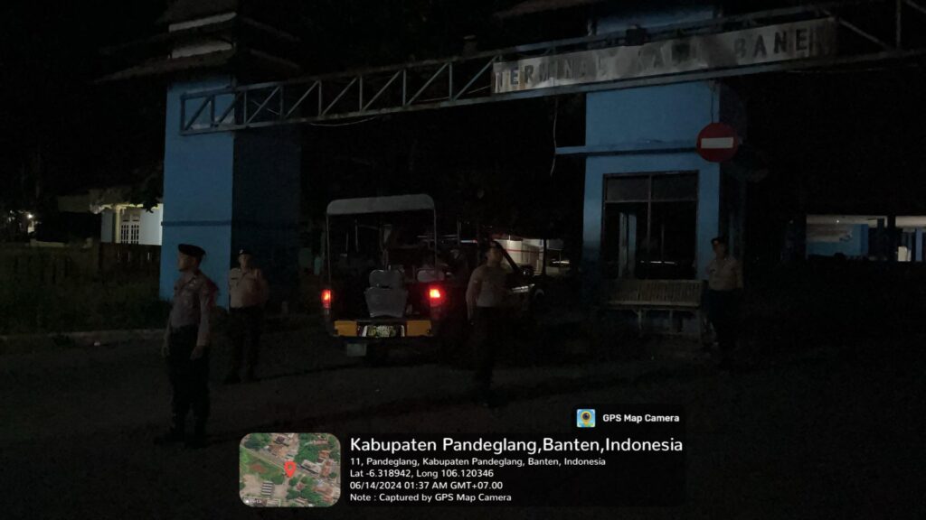 Polres Pandeglang Gelar Patroli Malam Hari di Terminal Kadubanen untuk Antisipasi Mabuk-mabukan 4 WhatsApp Image 2024 06 14 at 06.35.39