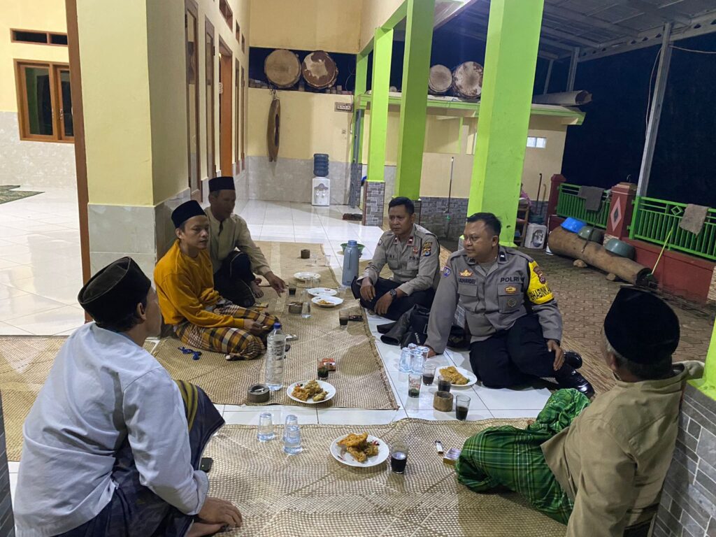 Polsek Cadasari Gelar Patroli dan Sambangi Masjid di Kelurahan Cigadung 9 WhatsApp Image 2024 06 14 at 08.29.42