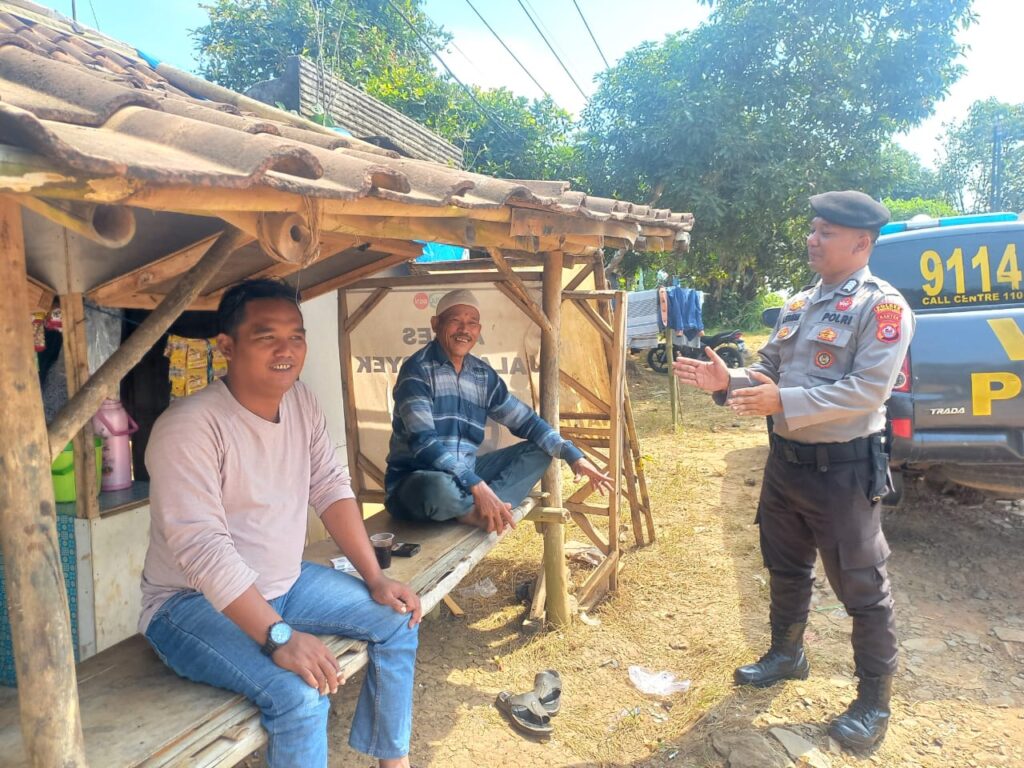 Polsek Picung Patroli Sambangi Tokoh Masyarakat dalam Menjaga Harkamtibmas 10 WhatsApp Image 2024 07 28 at 20.12.23