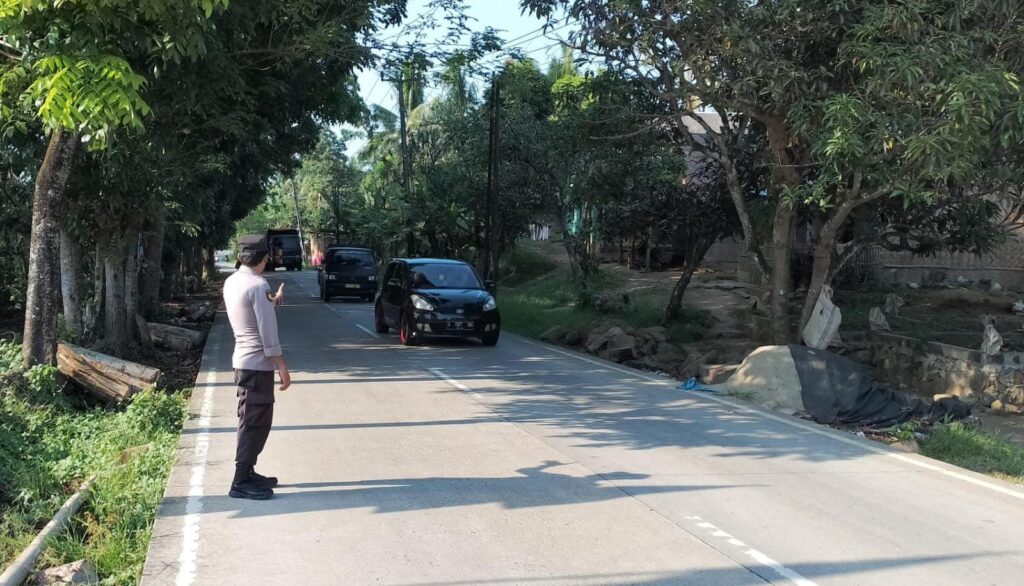 Anggota Piket Polsek Angsana Polres Pandeglang Laksanakan Strongpoint Sore 2 WhatsApp Image 2024 07 28 at 21.17.11