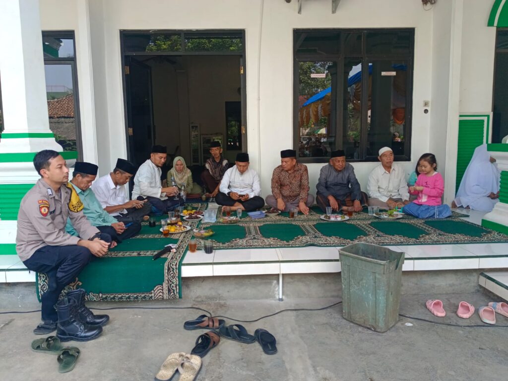 Jalin Silaturahmi, Polsek Menes Pandeglang Sambangi Tokoh Agama 6 WhatsApp Image 2024 07 29 at 13.12.15