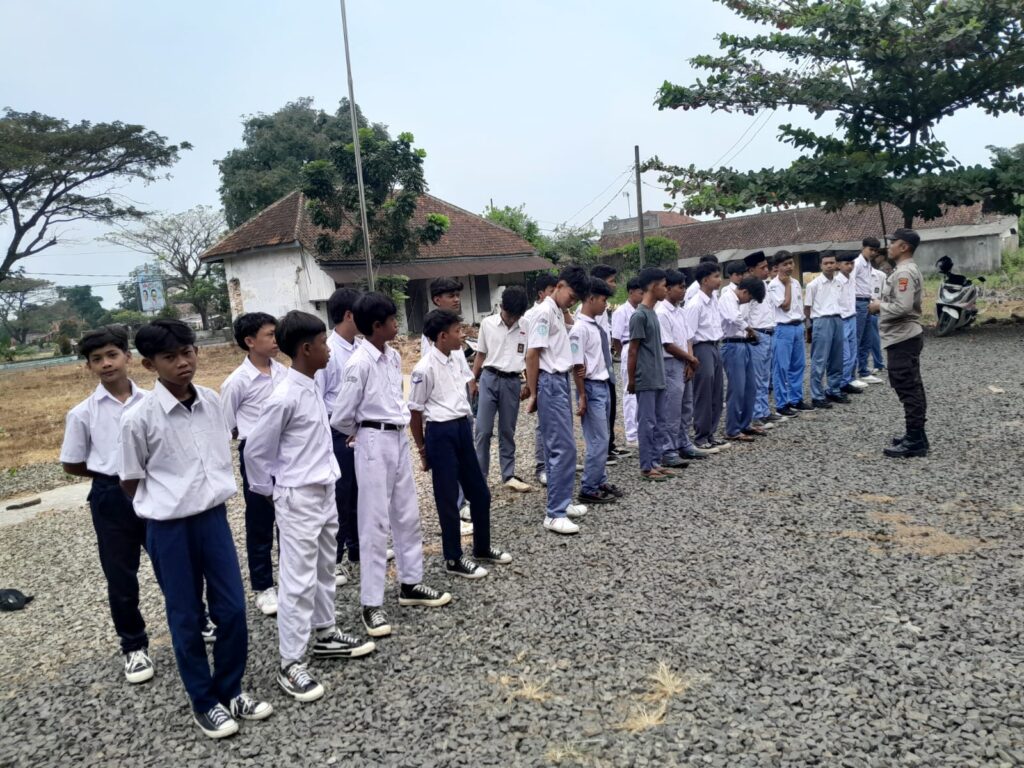 Ada Anak Sekolah Nongkrong, Polsek Menes Berikan Himbauan 4 WhatsApp Image 2024 07 29 at 13.32.39