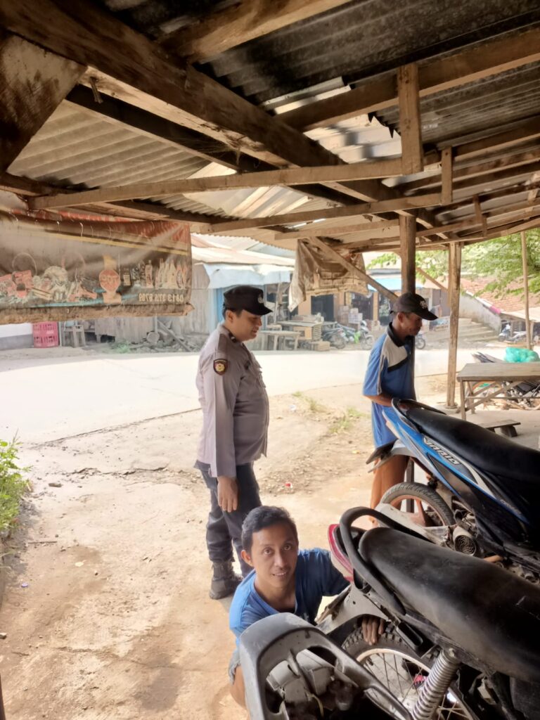 Polsek Bojong Polres Pandeglang Sambangi Tukang Ojek di Pasar Bojong untuk Edukasi Kamseltibcar Lantas 8 WhatsApp Image 2024 07 29 at 16.03.19