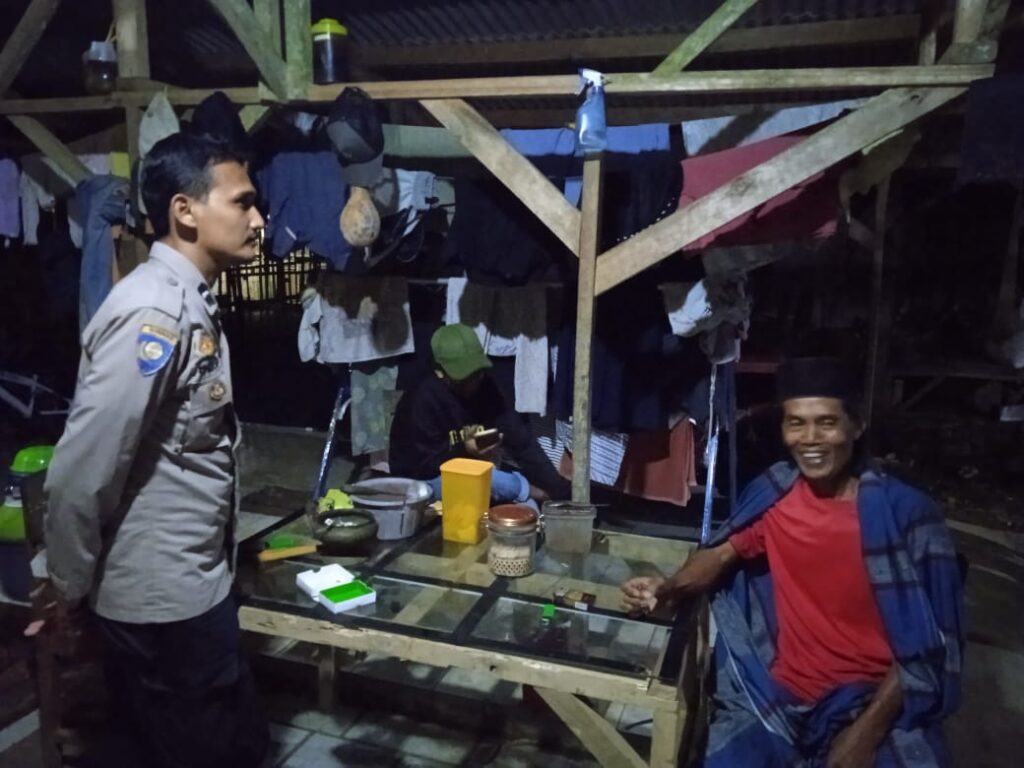 Ciptakan Kondusifitas Wilayah Polsek Jiput Gelar Patroli Dialogis 8 WhatsApp Image 2024 07 29 at 21.11.23