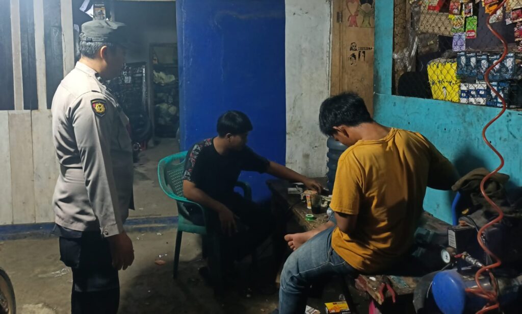 Polsek Bojong Polres Pandeglang Gelar Patroli Dialogis di Desa Binaan 2 WhatsApp Image 2024 07 30 at 08.39.17