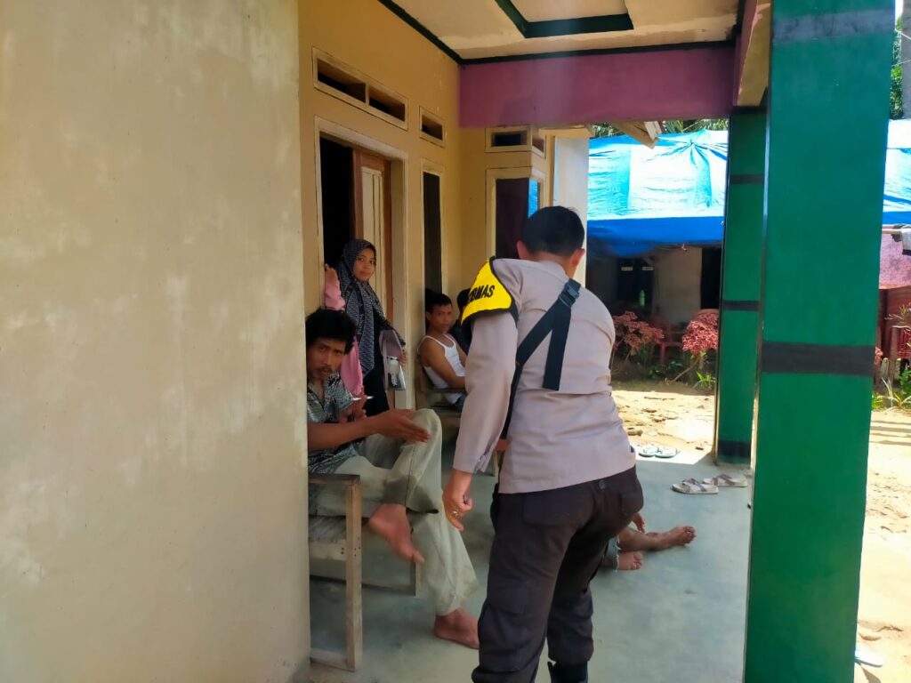 Bhabinkamtibmas Polsek Panimbang Jalin Silaturahmi dengan Warga 8 IMG 20240805 WA0040