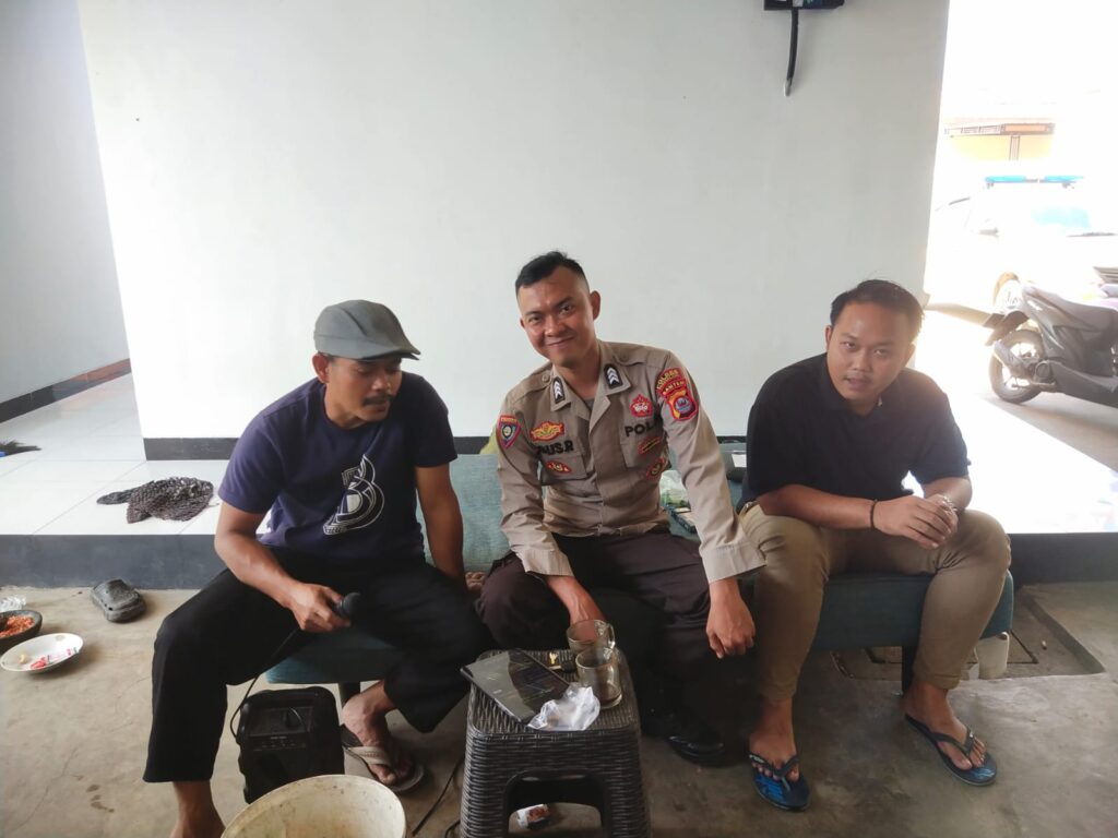 Bhabinkamtibmas Polsek Panimbang sambang di Desa Binaan Demi terwujudnya situasi Kamtibmas yang kondusif 6 IMG 20240805 WA0042