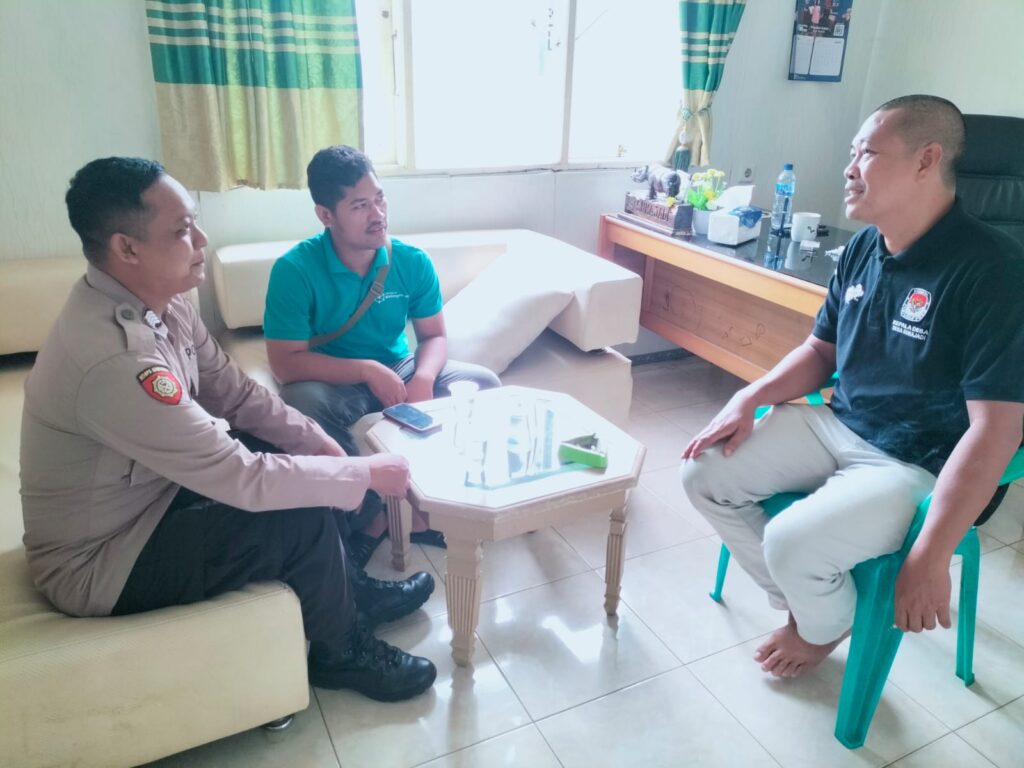 Personil Polsek Carita Sambangi Kepala Desa Sukajadi, Sdr. Sandi Wyasa 2 IMG 20240808 WA0038