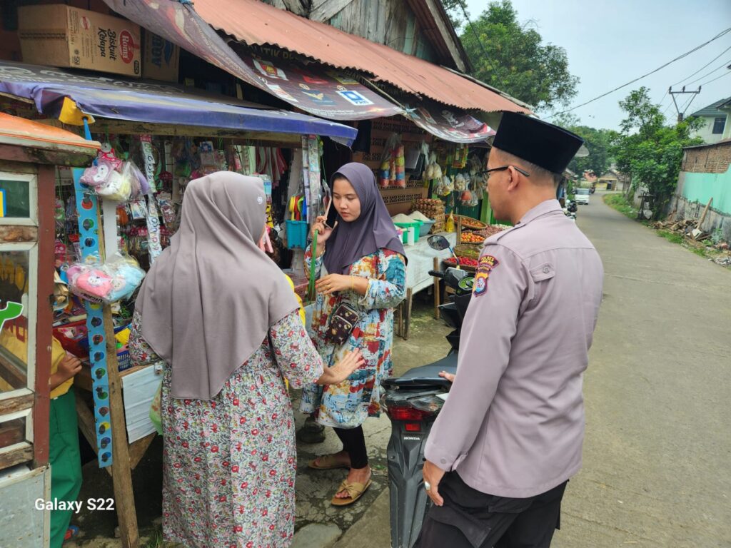 Kasihumas Polsek Menes Berikan Penyuluhan Kepada Para Pengguna Ranmor 9 WhatsApp Image 2024 07 31 at 15.52.56