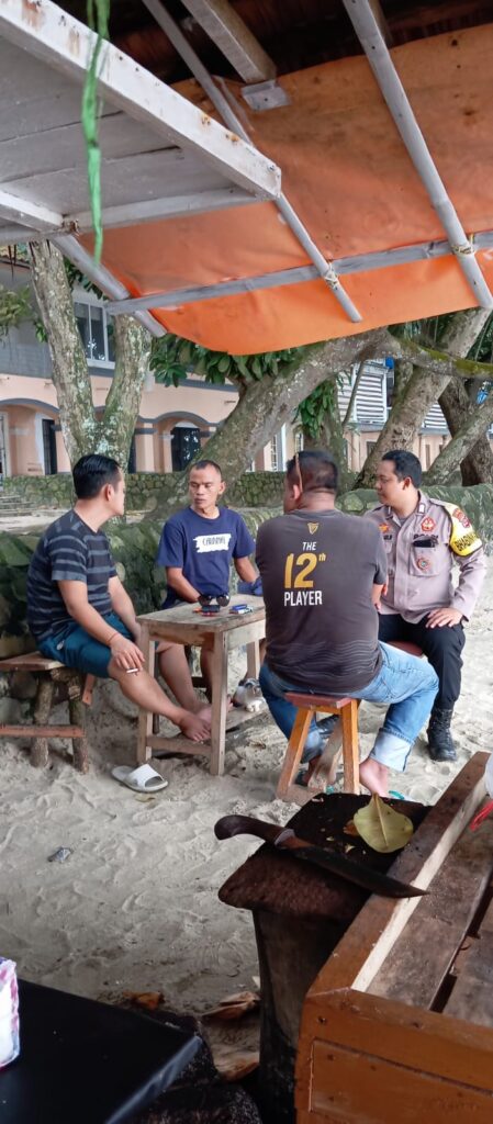 Polsek Carita Lakukan Patroli Dialogis di Pantai Carita 2 WhatsApp Image 2024 08 03 at 06.58.34