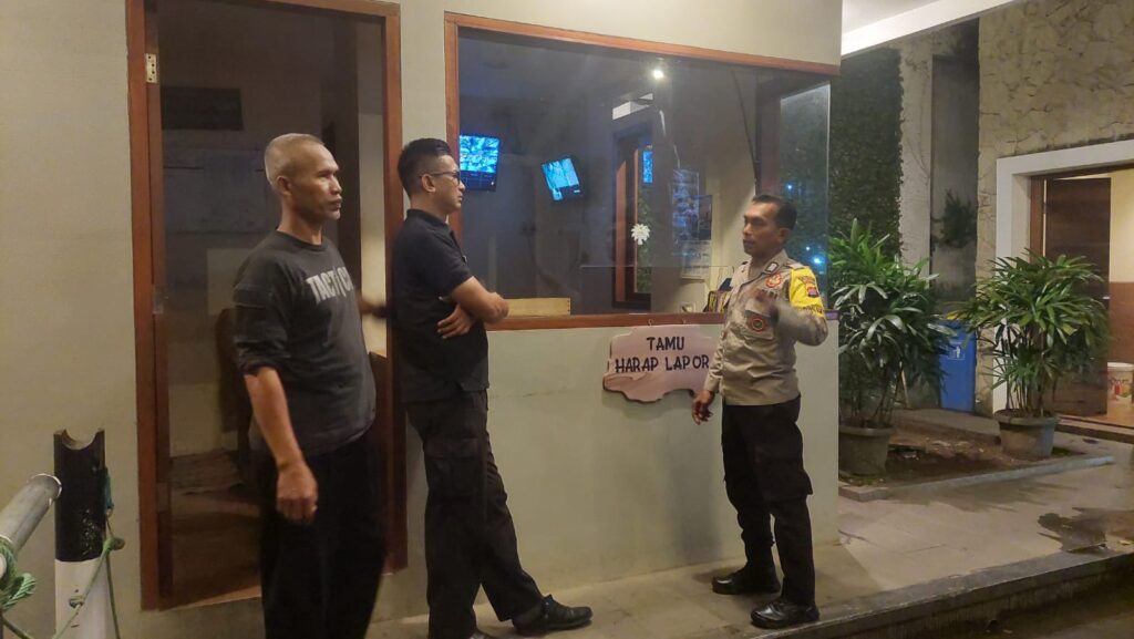 Personil Polsek Carita Lakukan Patroli Malam ke Hotel-Hotel 5 WhatsApp Image 2024 08 03 at 07.04.27